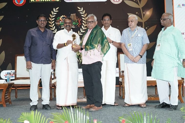 சிறந்த MSME விருது — மேடையில் கௌரவிப்பு