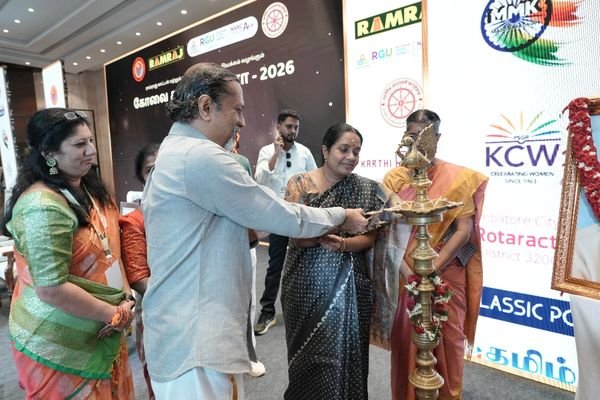 மகளிர் மாநாடு — Zoho நிறுவனர் ஸ்ரீதர் வேம்பு குத்துவிளக்கு ஏற்றித் தொடங்கி வைத்தார்
