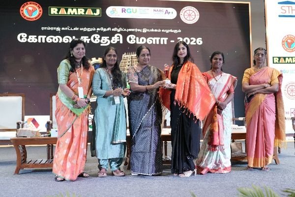 சிறந்த பெண் தொழில்முனைவோர் விருது பெற்றவர்கள்