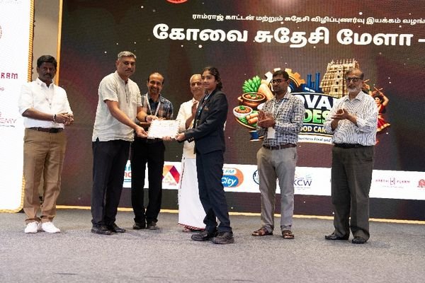 பள்ளி, கல்லூரி மாணவர்களுக்கான சுதேசி போட்டிகள் — பரிசளிப்பு